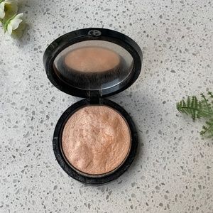 Giorgio Armani Belladonna Highlighter